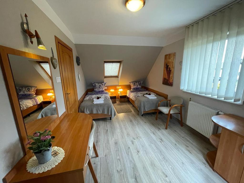 Villa Regina - Spokojna okolica - 100 metrów od lasu - blisko szpitala