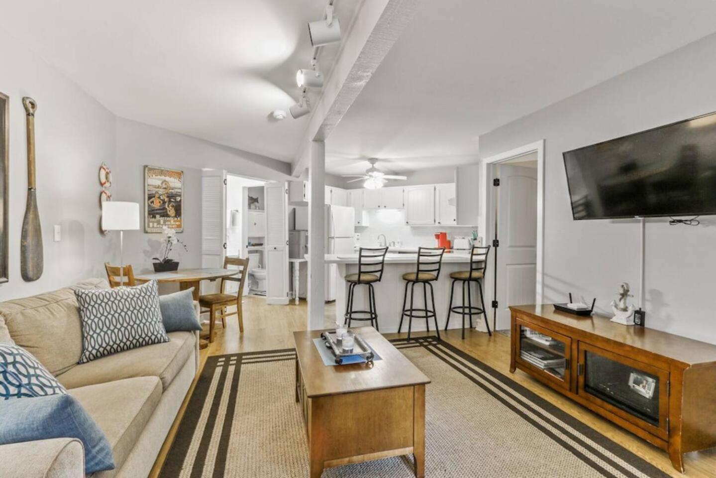 Early check in- late check out Free day!