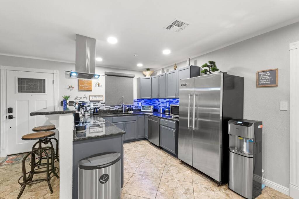 The Hummingbird House, Sauna & Mountain Views!