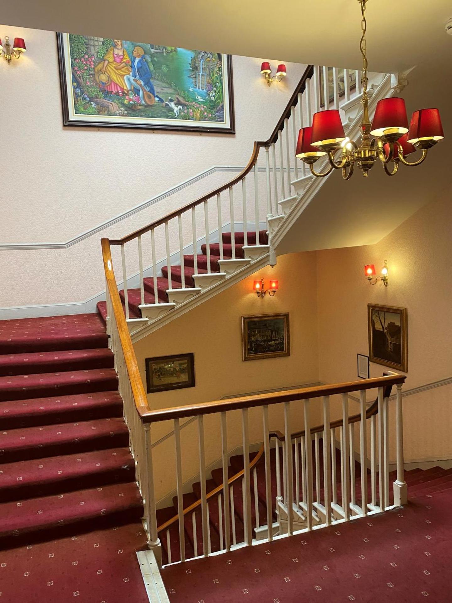 The Royal Victoria & Bull Hotel