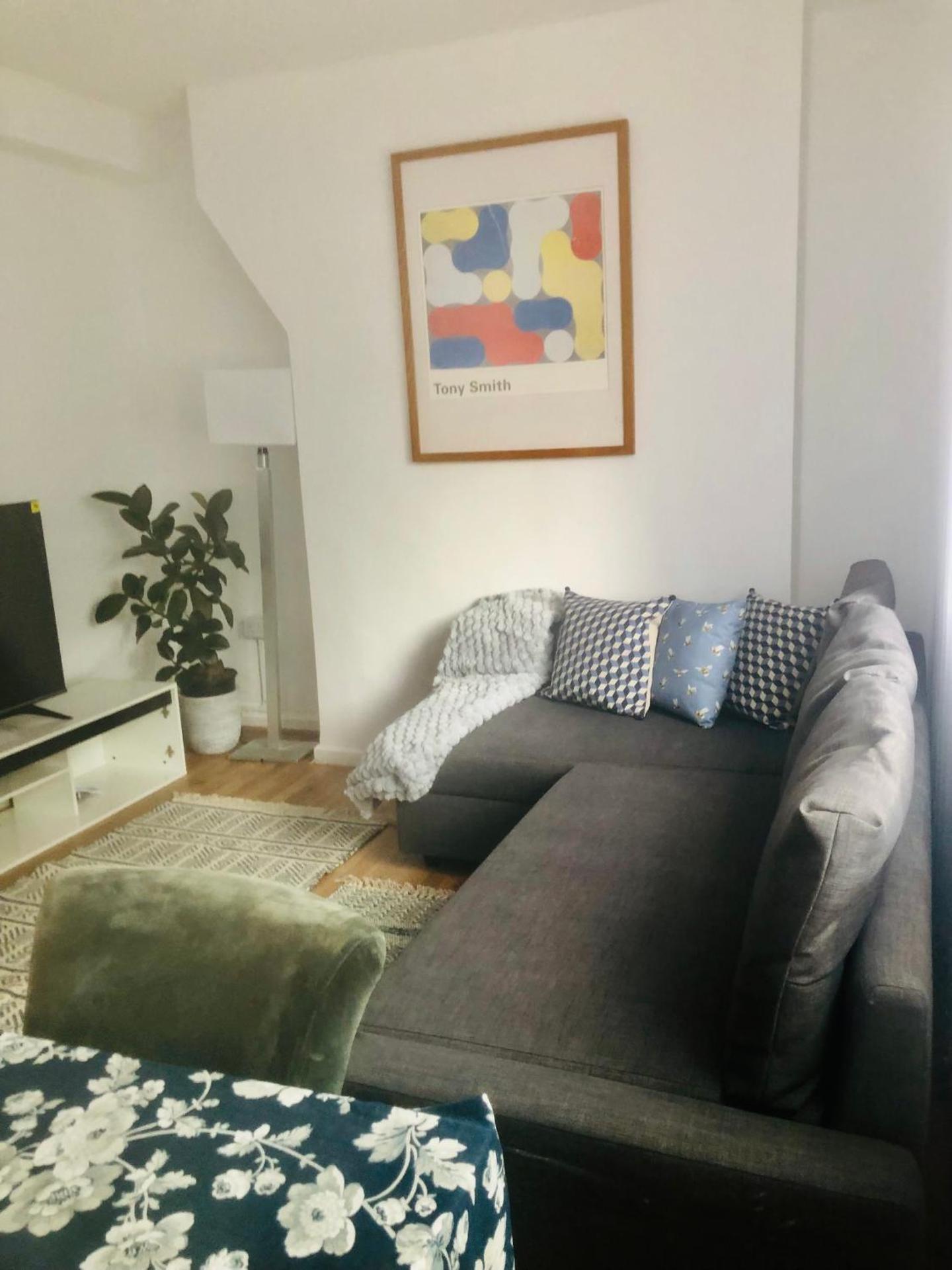City location- 2 bedroom apartment