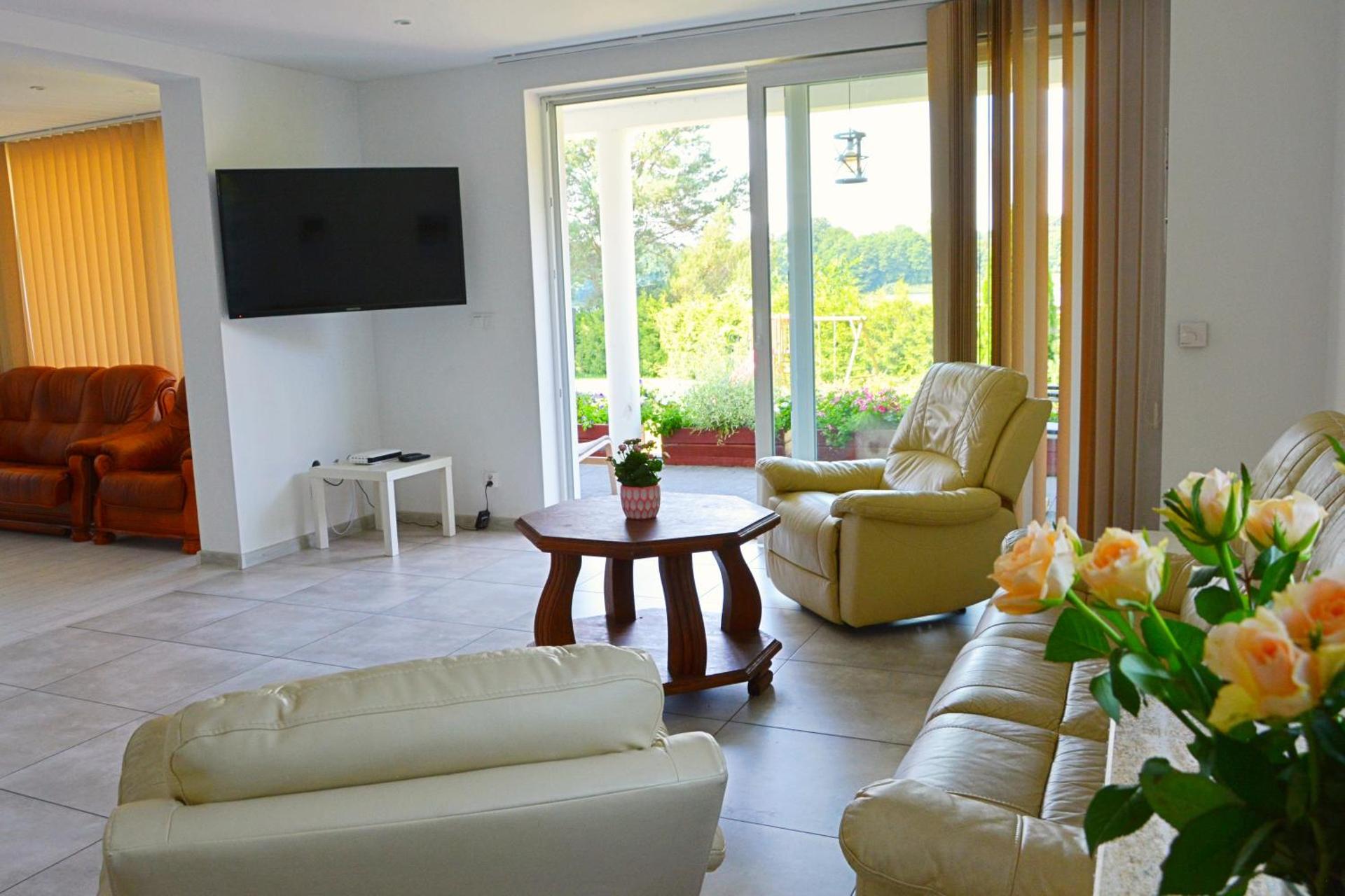 Communal lounge/ TV room