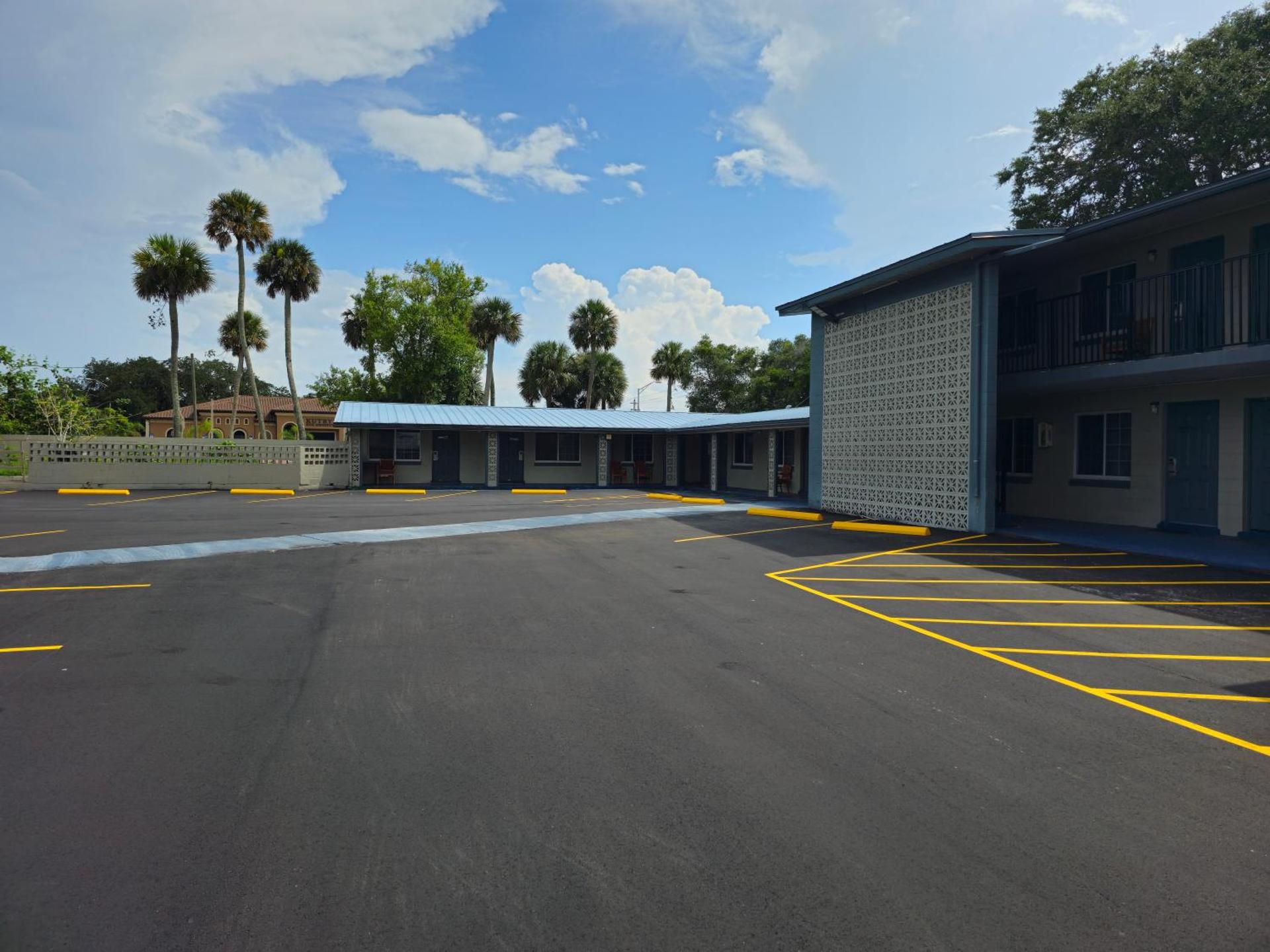 Three Oaks Motel - Titusville