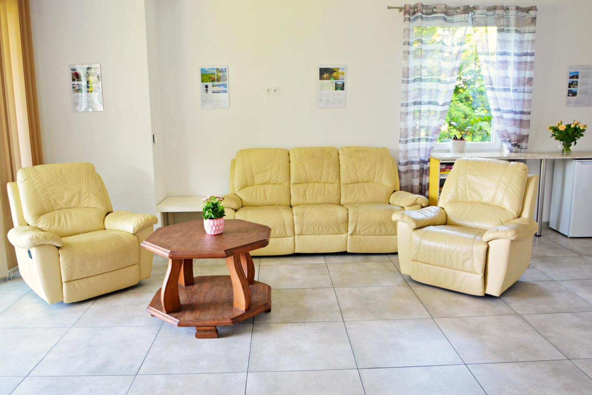 Communal lounge/ TV room