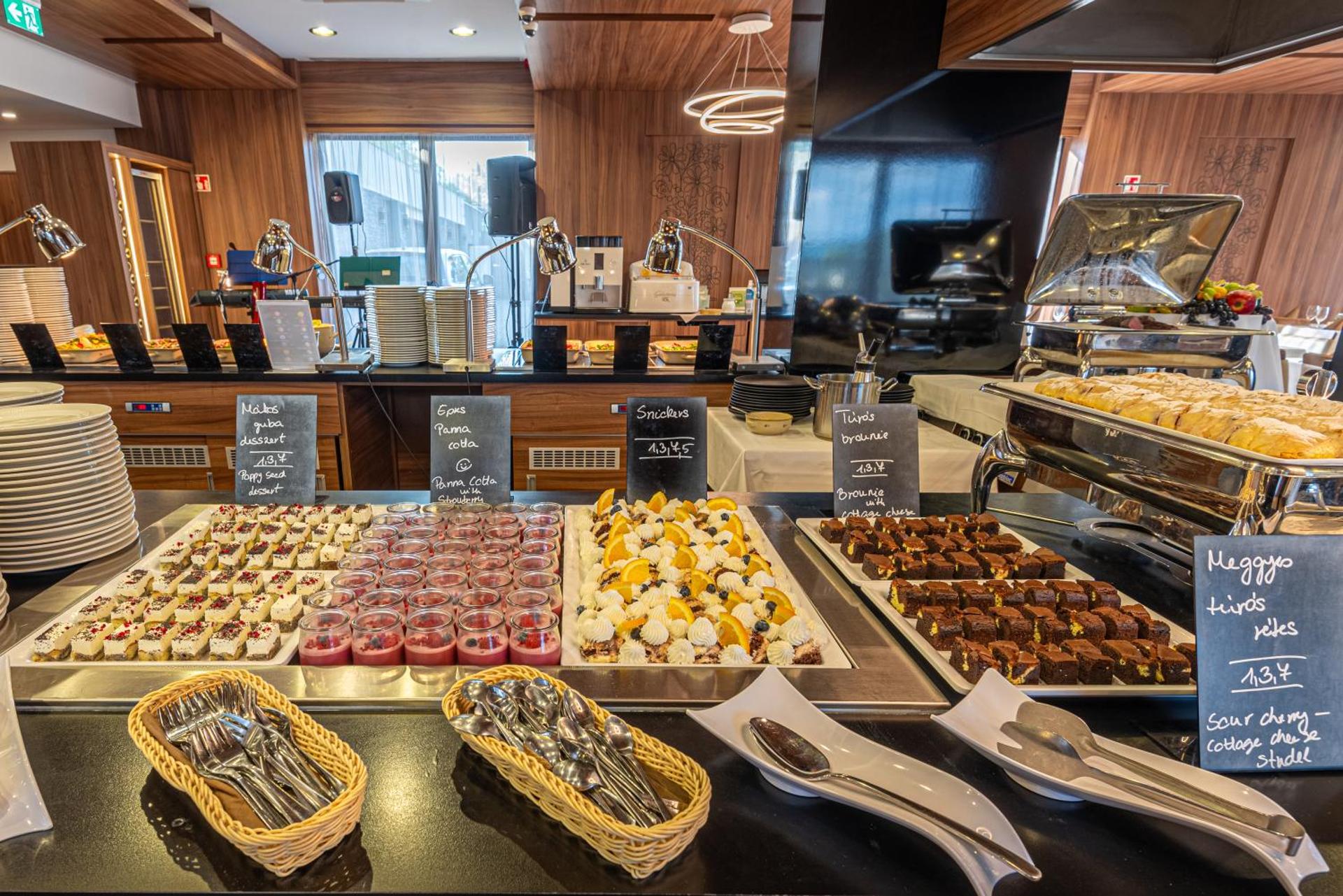 Castellum Hotel Hollókő