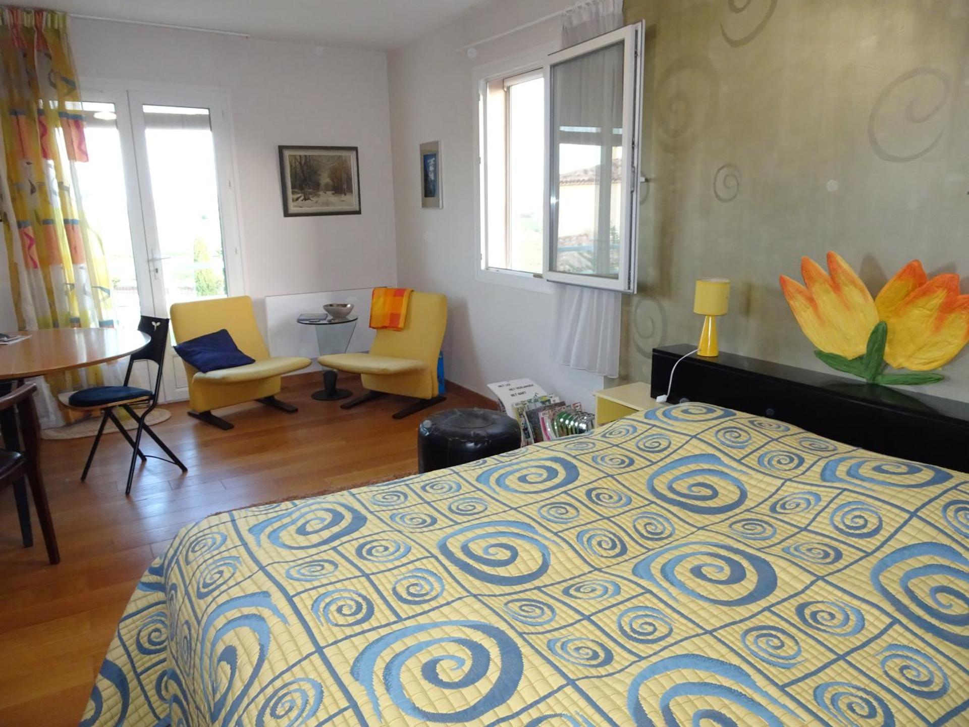 Photo of the whole room