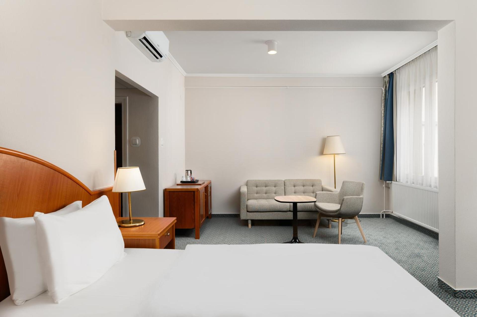 Photo of the whole room