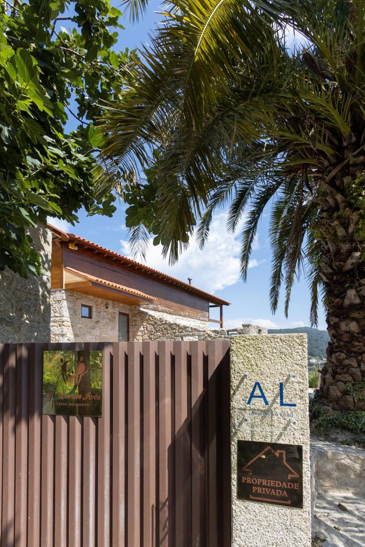 Abraços dos Avós - Casas do Monte