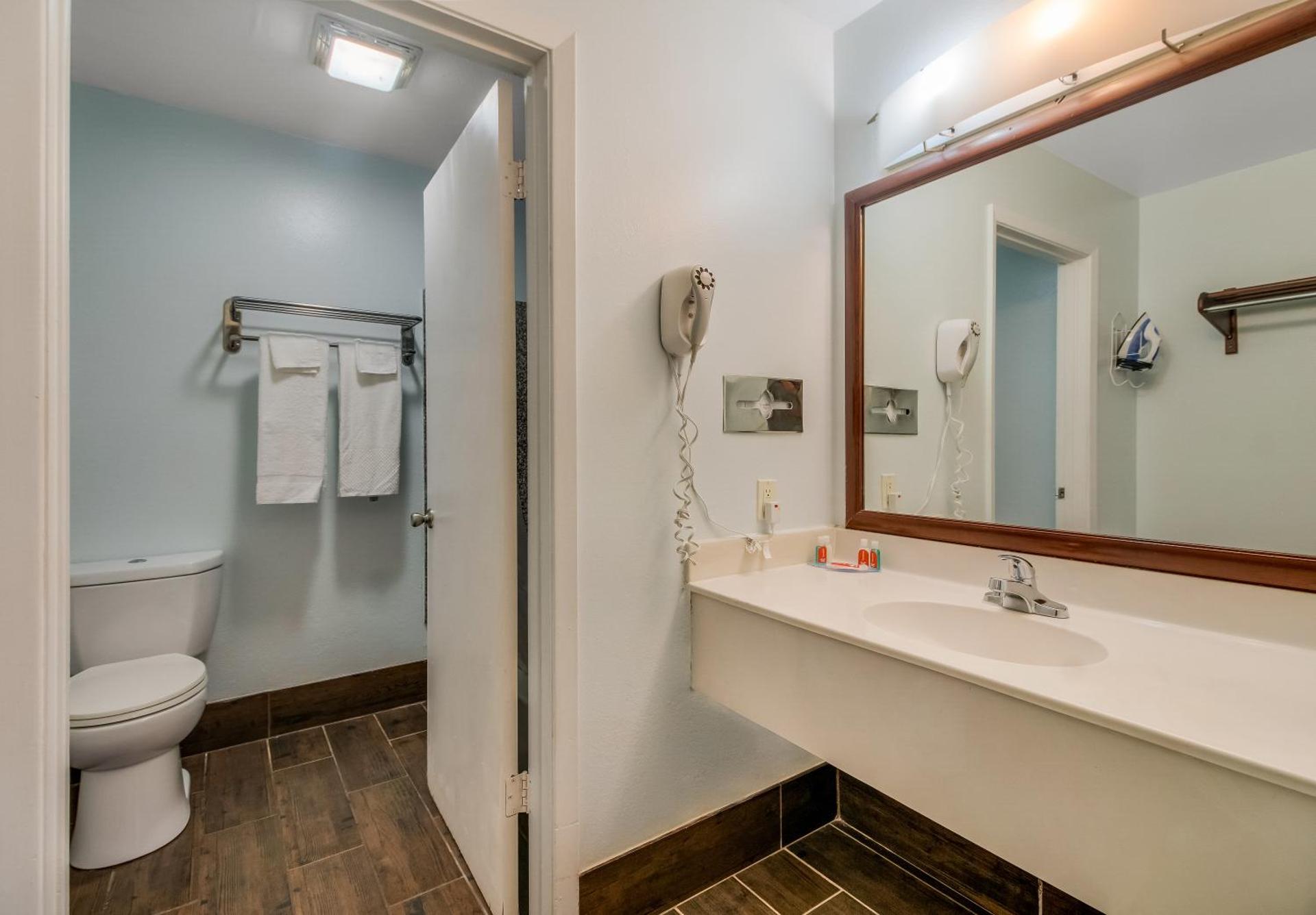 Econo Lodge Inn & Suites Fulton - Rockport