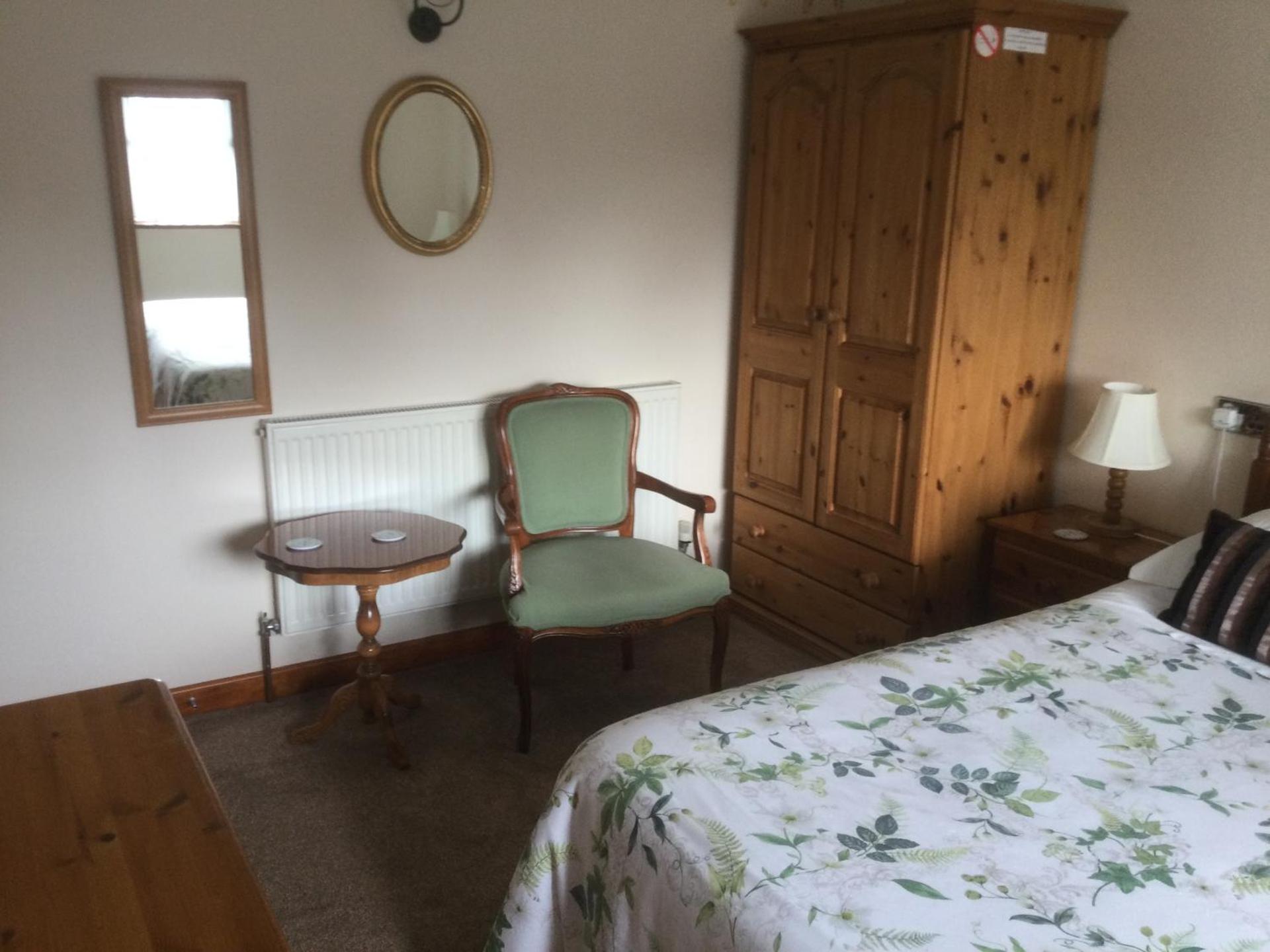 Albertine ,A warm welcome awaits you ,Offering room only or bed and breakfast ,Ideal location for Solent Way ,High Street ,Isle of Wight ,New Forest