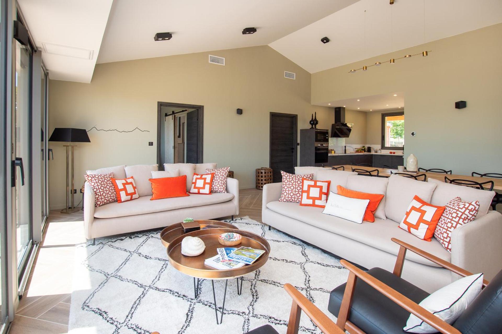 Communal lounge/ TV room