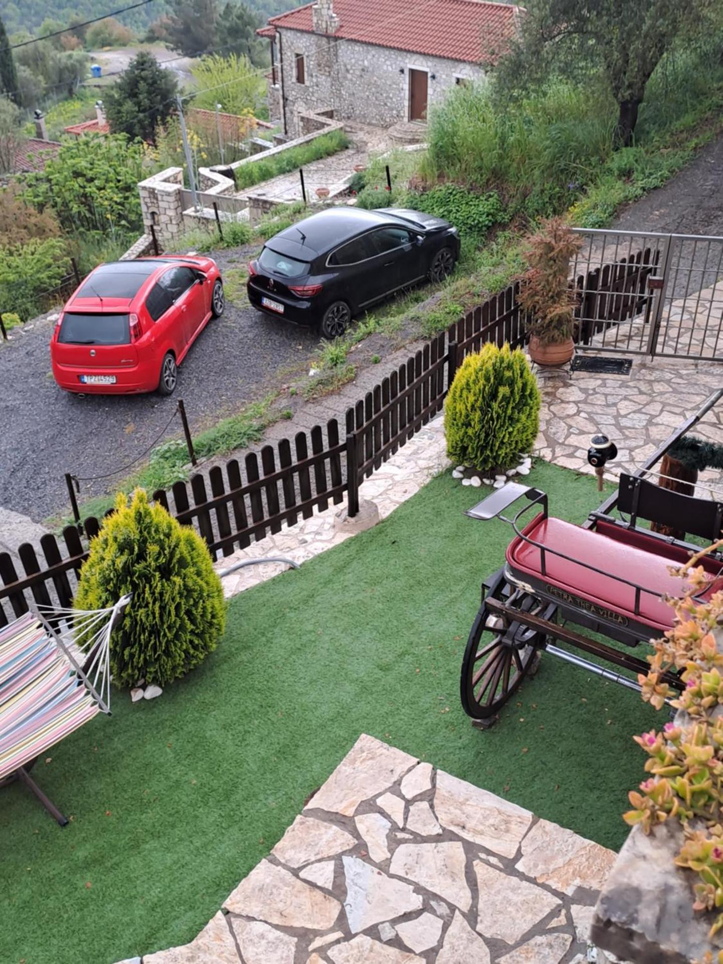 Petra Thea Villa Karitaina