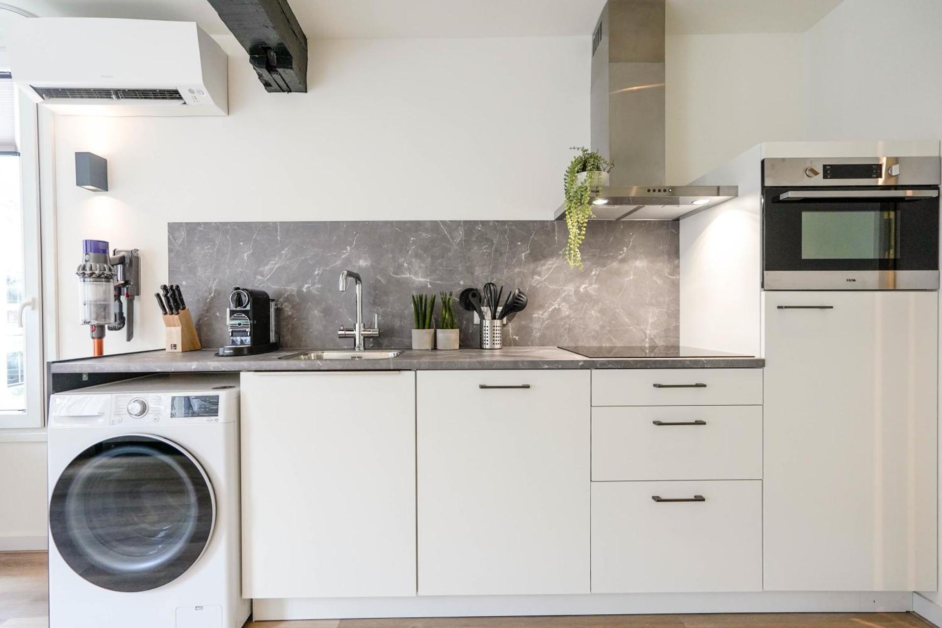 Deluxe 20m2 Canal View