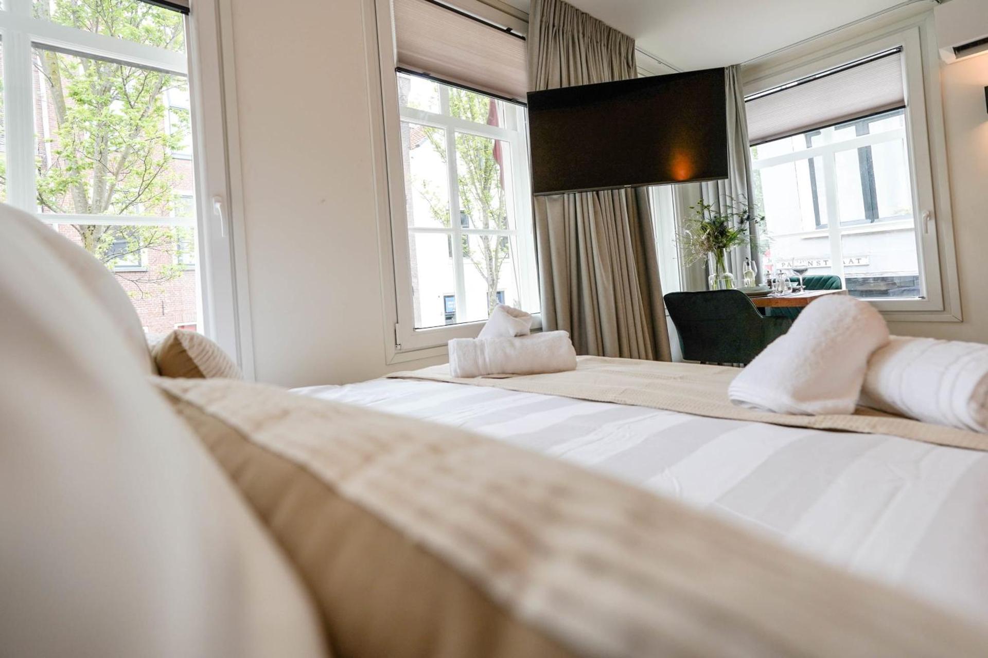 Deluxe 20m2 Canal View