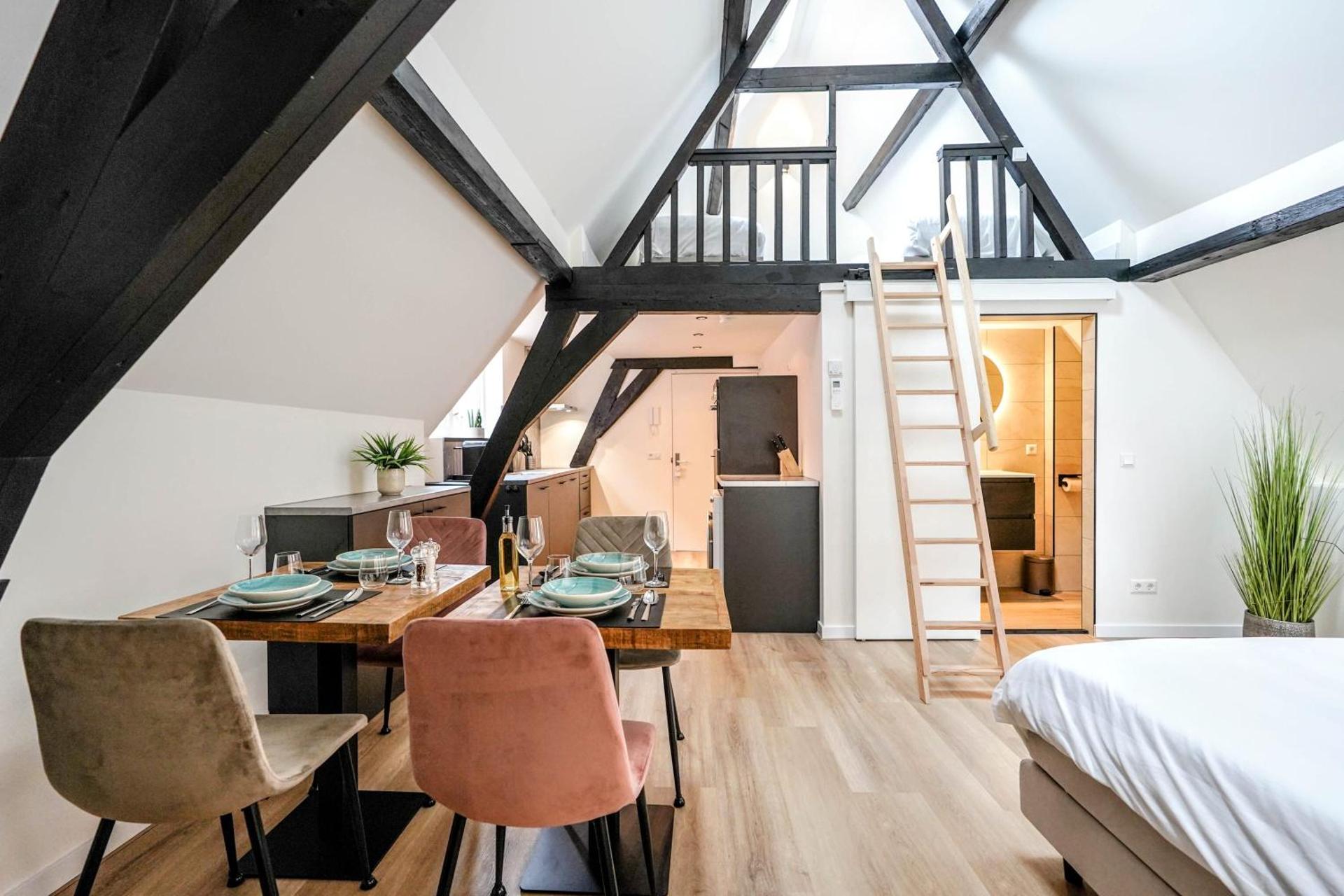 Romantic 35m2 City Center Suite