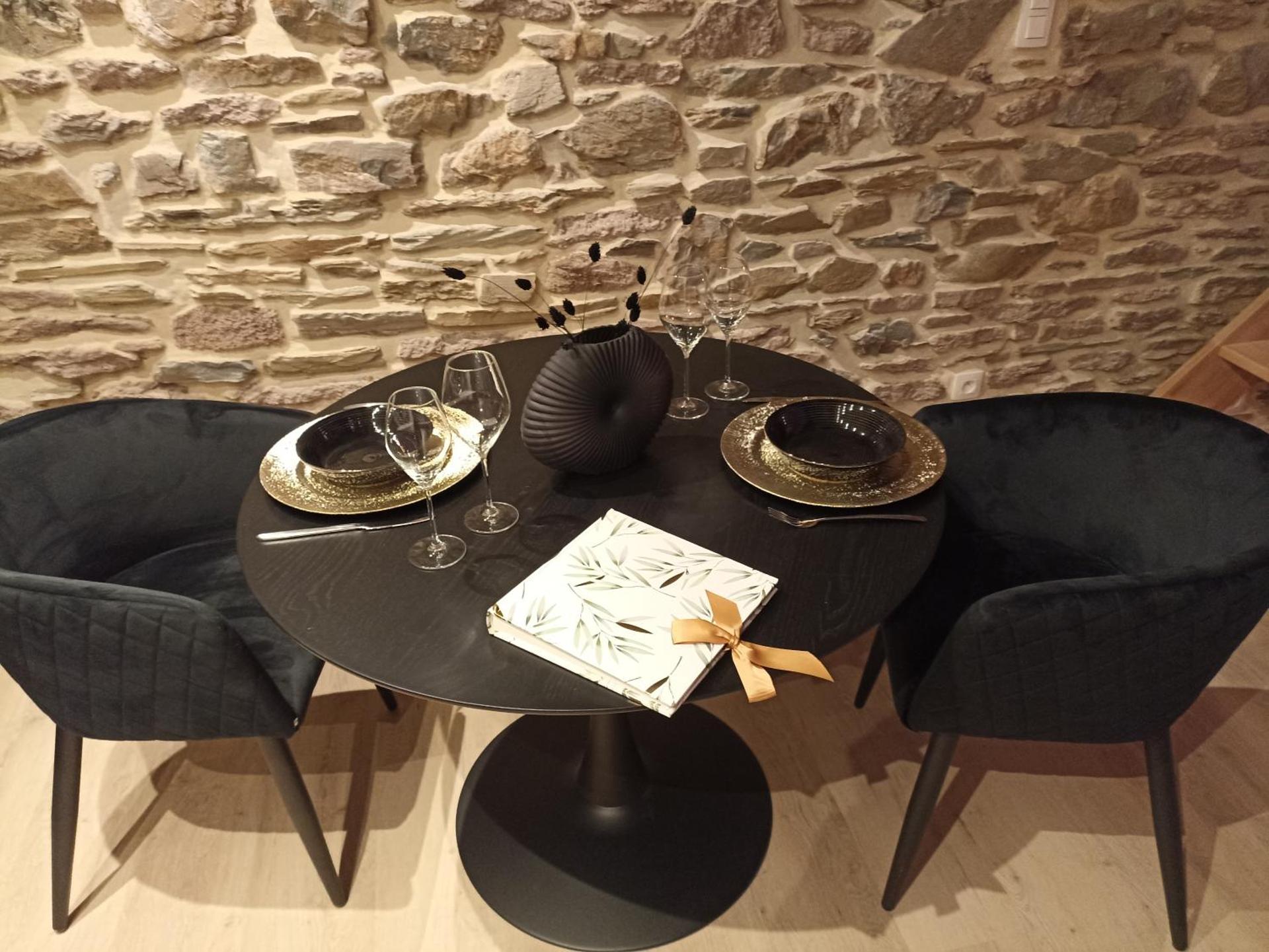 Loft noir (baignoire balnéo et sauna)