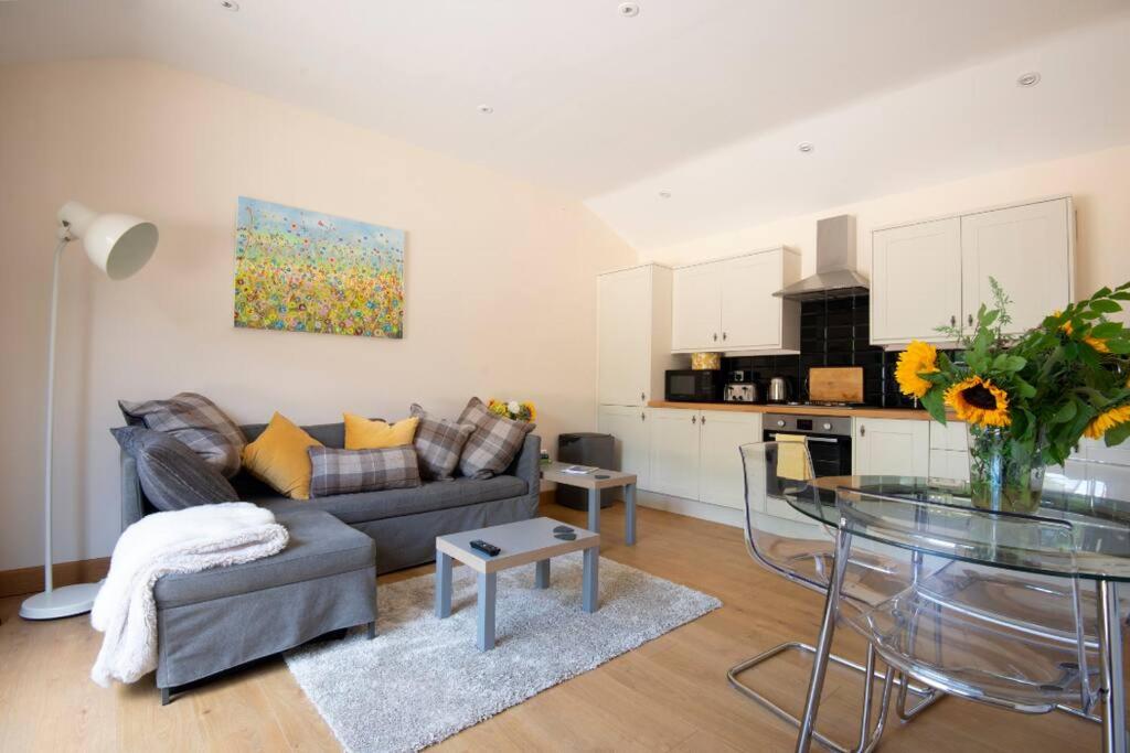 The Tack Room - rural boutique retreat for two