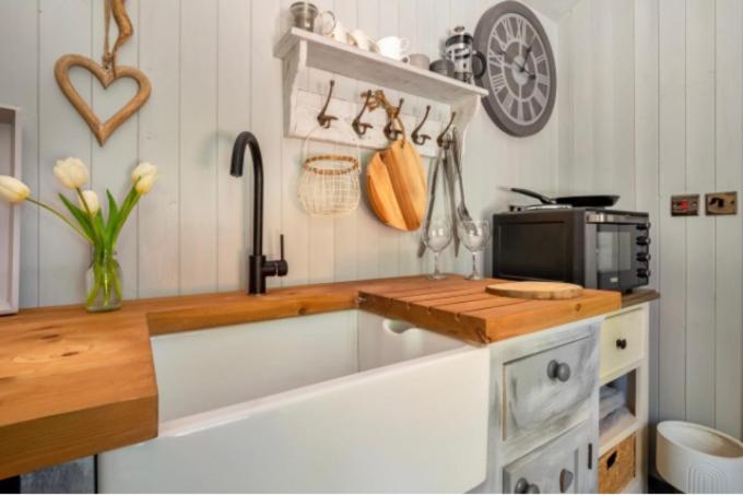 Nefoedd Romantic Shepherds Hut