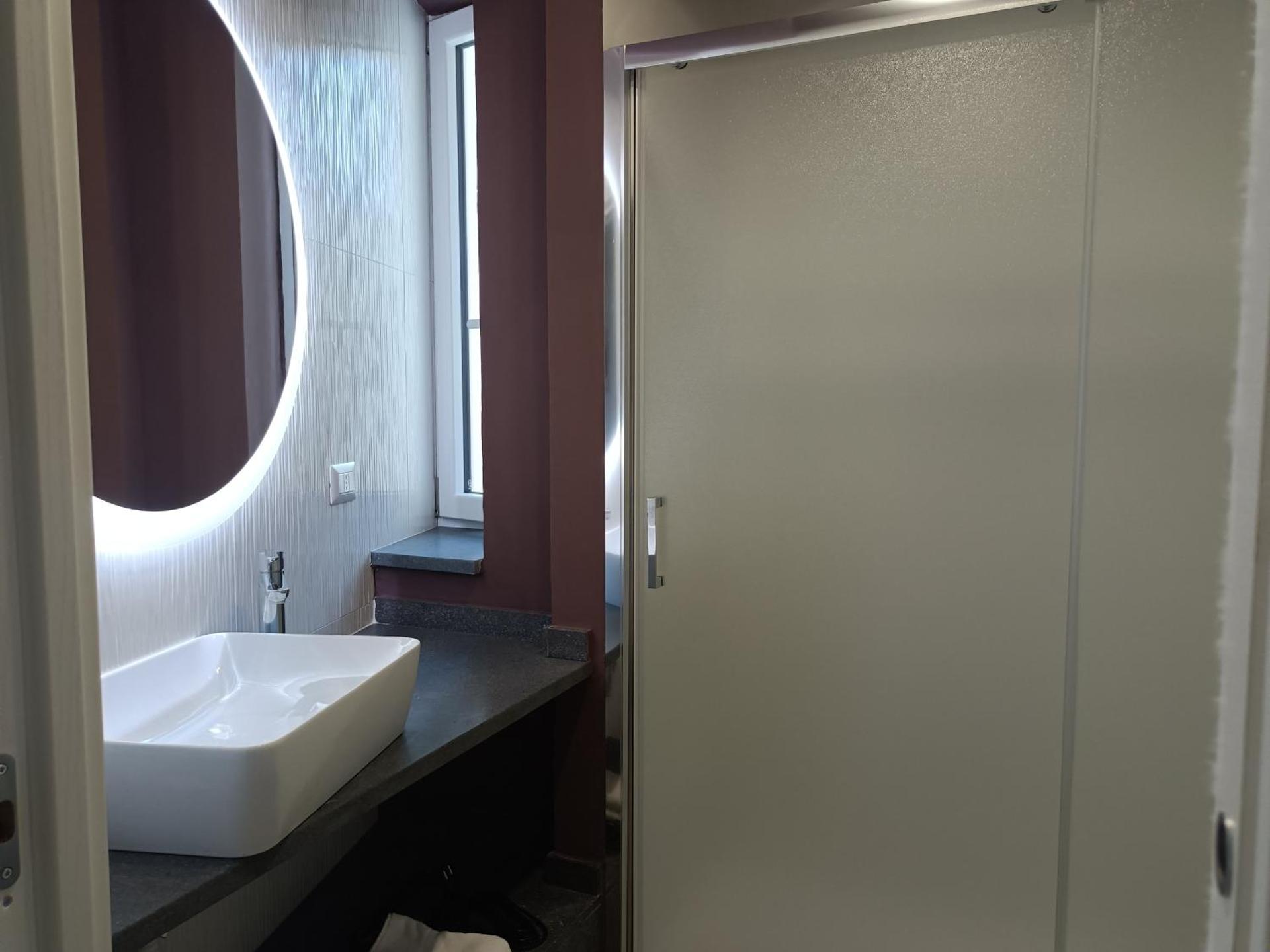 Queen Suite with Spa Bath