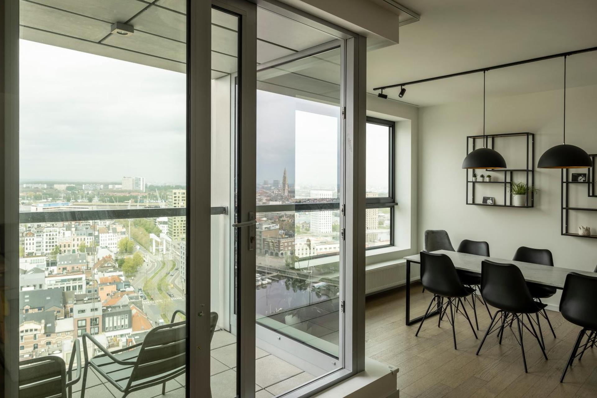 UNIEK appartement - mooiste en hoogste uitzicht op Antwerpen! - incl gratis parking