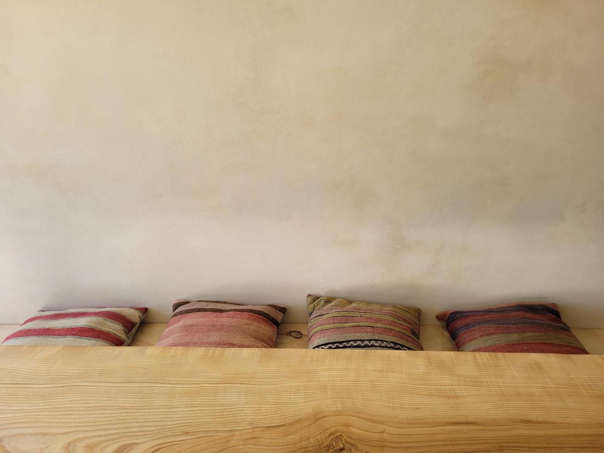 Atma Guesthouse - cozy and simple farmhouse bed & breakfast