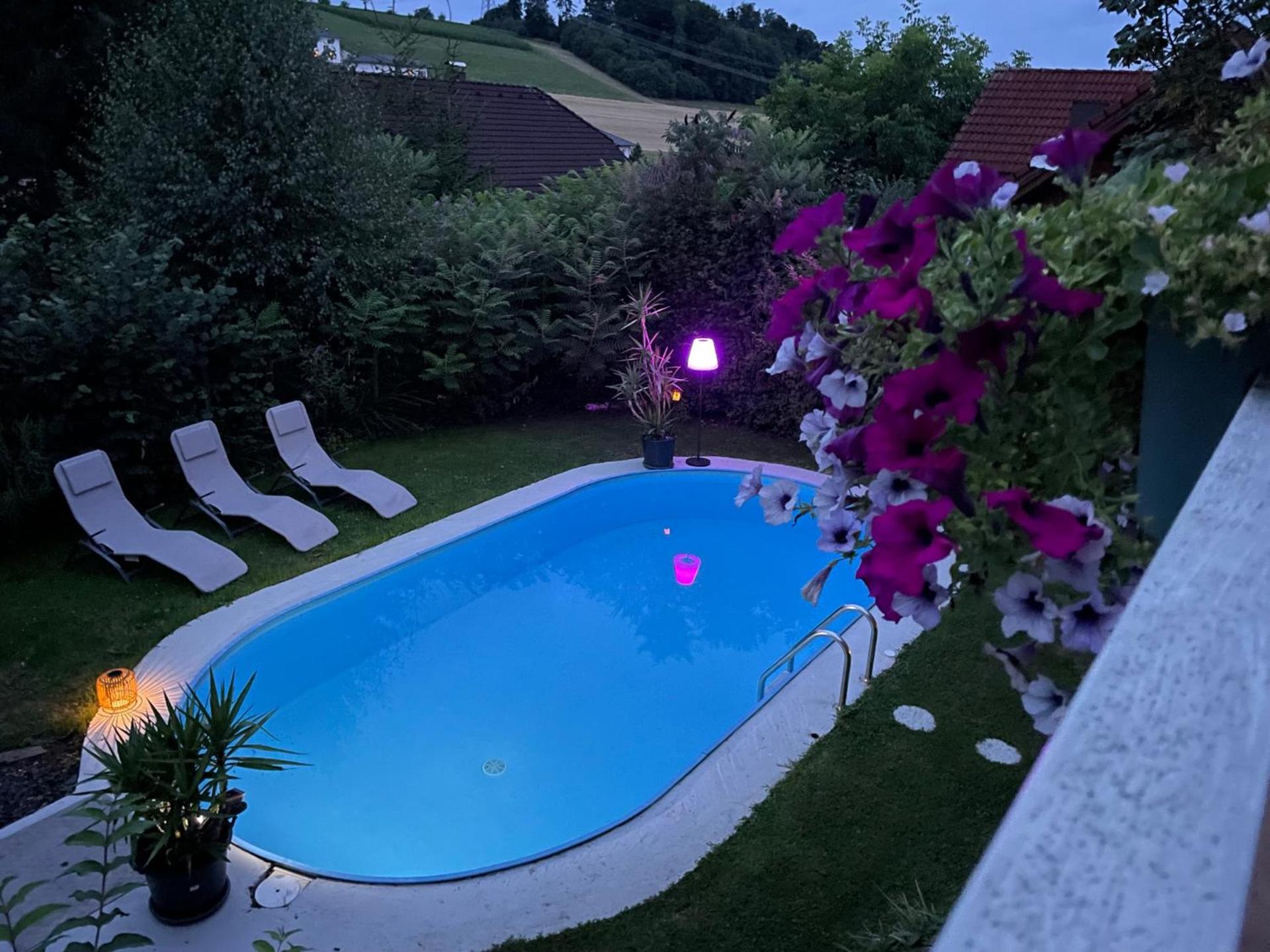 68m2 Ferienwohnung mit Pool und Garten