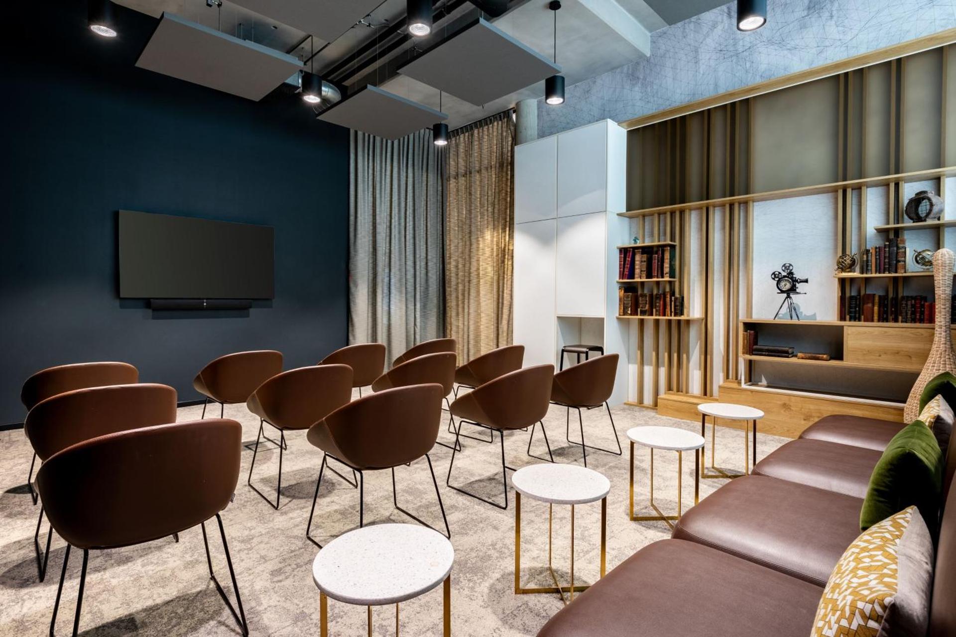 Meeting/conference room