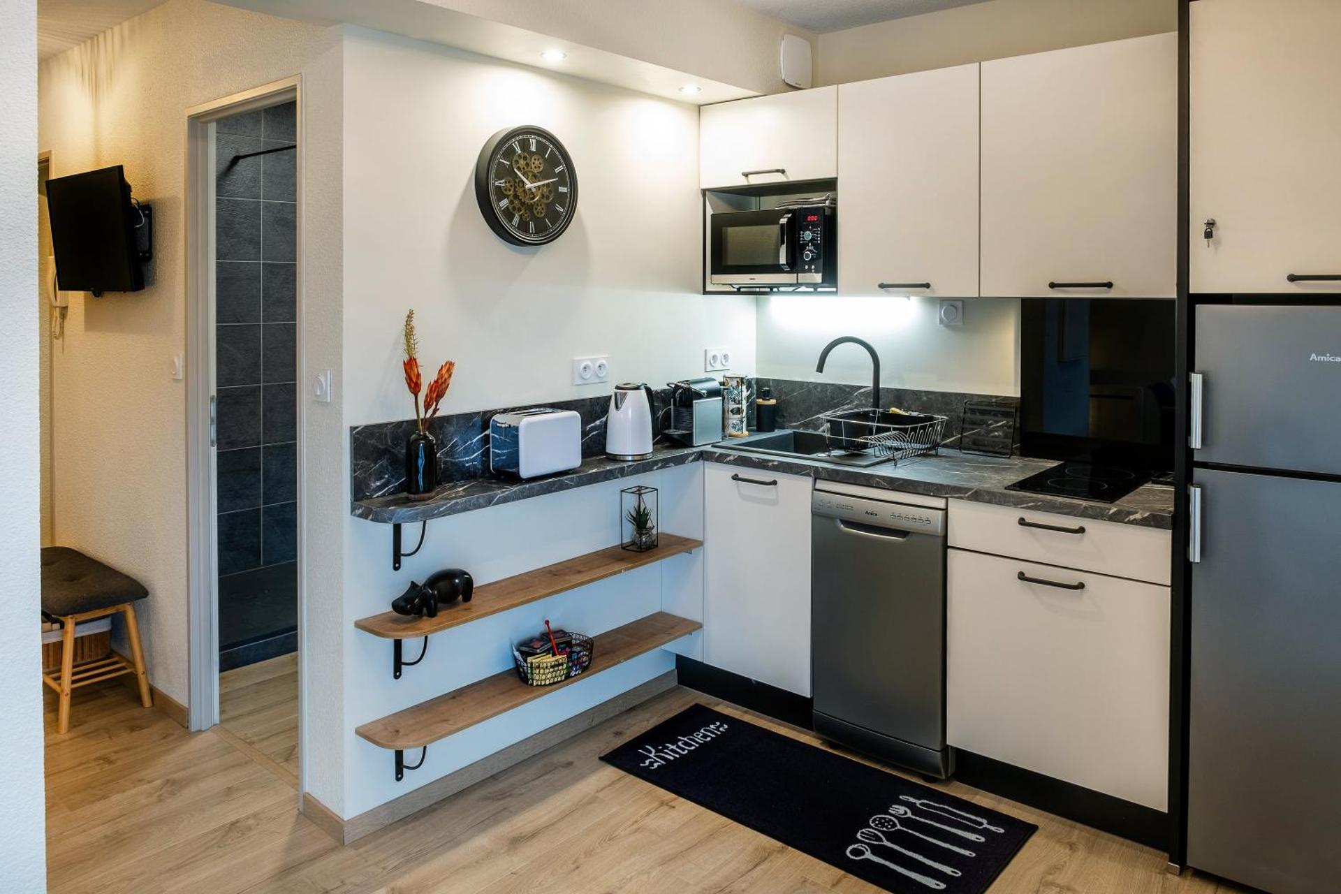 Kitchen or kitchenette