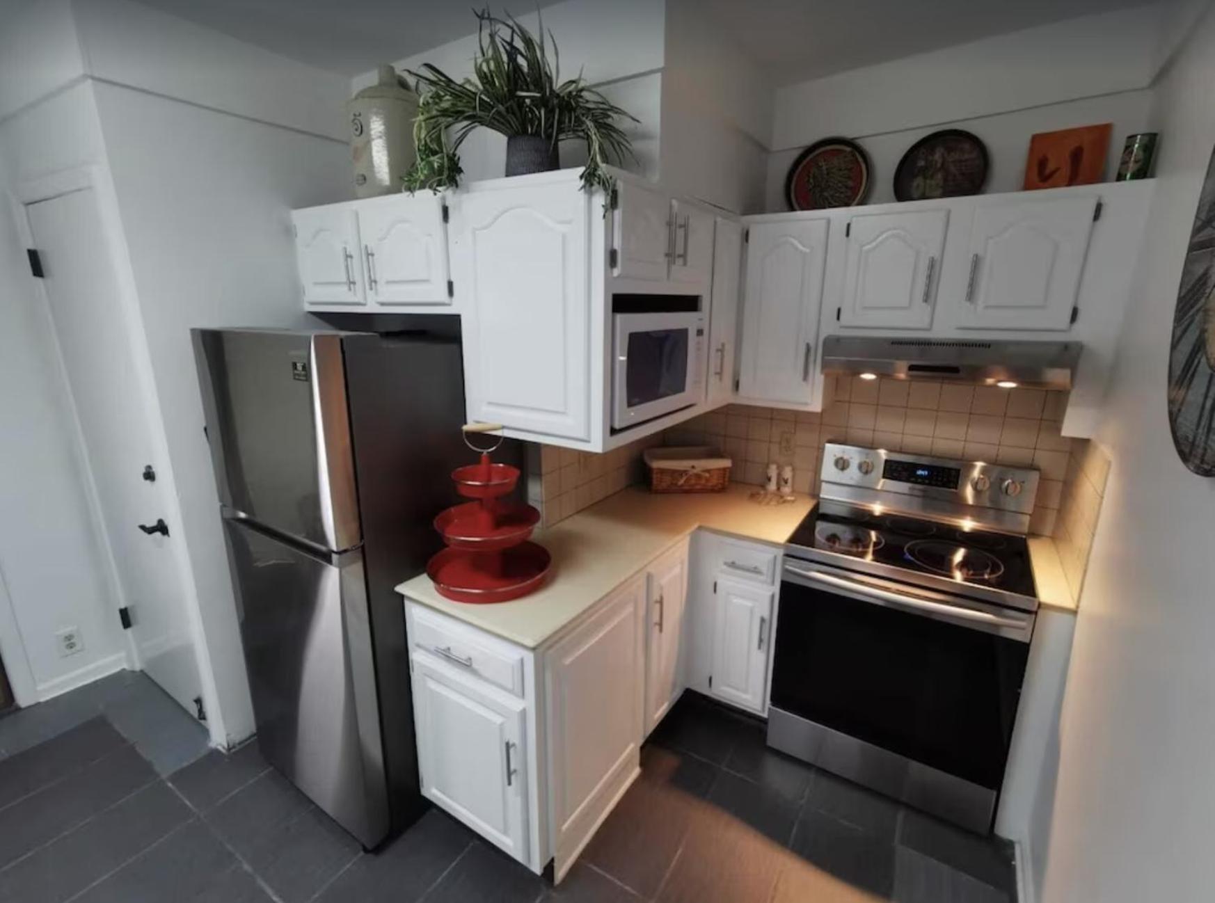 Prime location! 4 bedroom house located right next to the casino and the falls