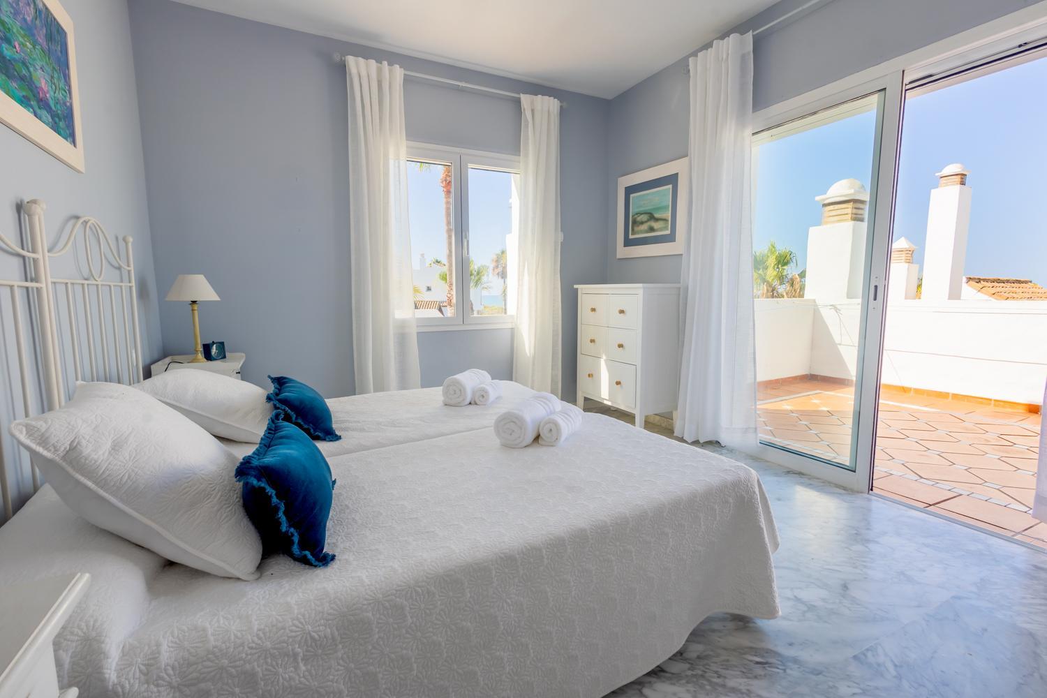 Ático Costa Ballena playa infante. 1º línea playa