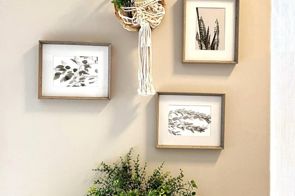 Studio Townhouse in Uptown King Bed-Wi-Fi-Full Kitchen- Washer & Dryer