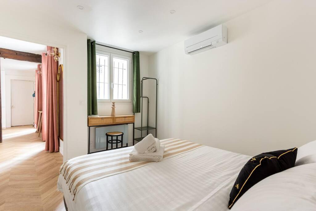 SophieStay - Contemporary Apt- King Size Bed