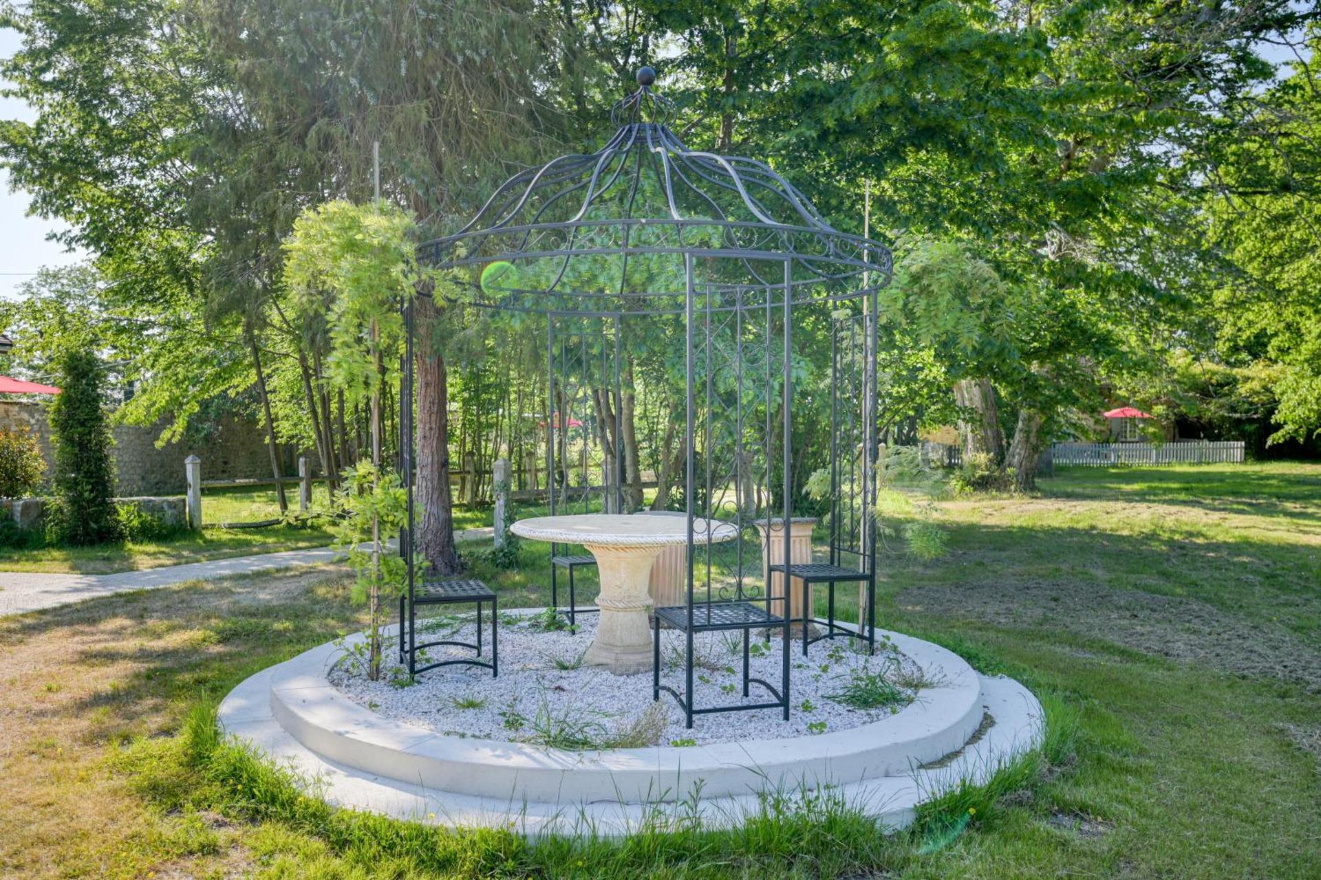 Le Petit Château de Barbizon au Bois du Mée