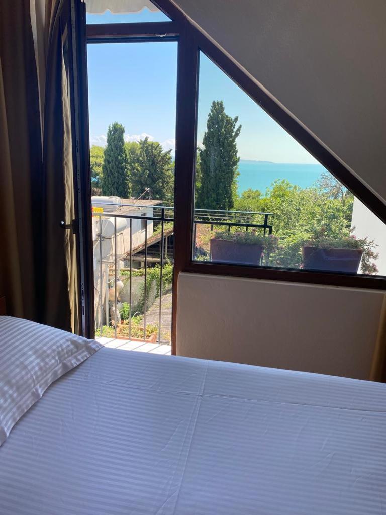 Deluxe Double Room with Balcony and Sea View