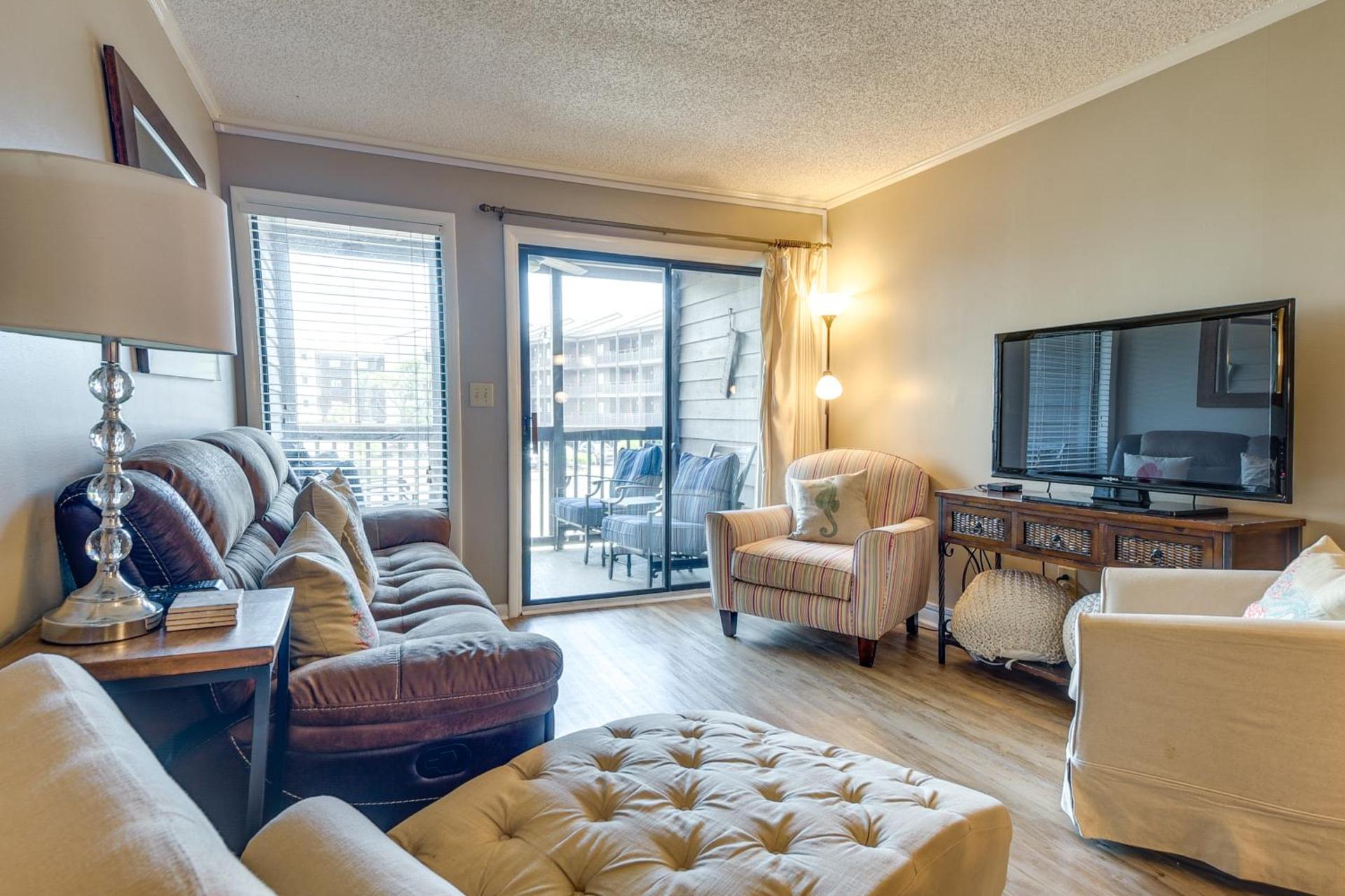 Walk to Coast North Myrtle Beach Condo with Pool!