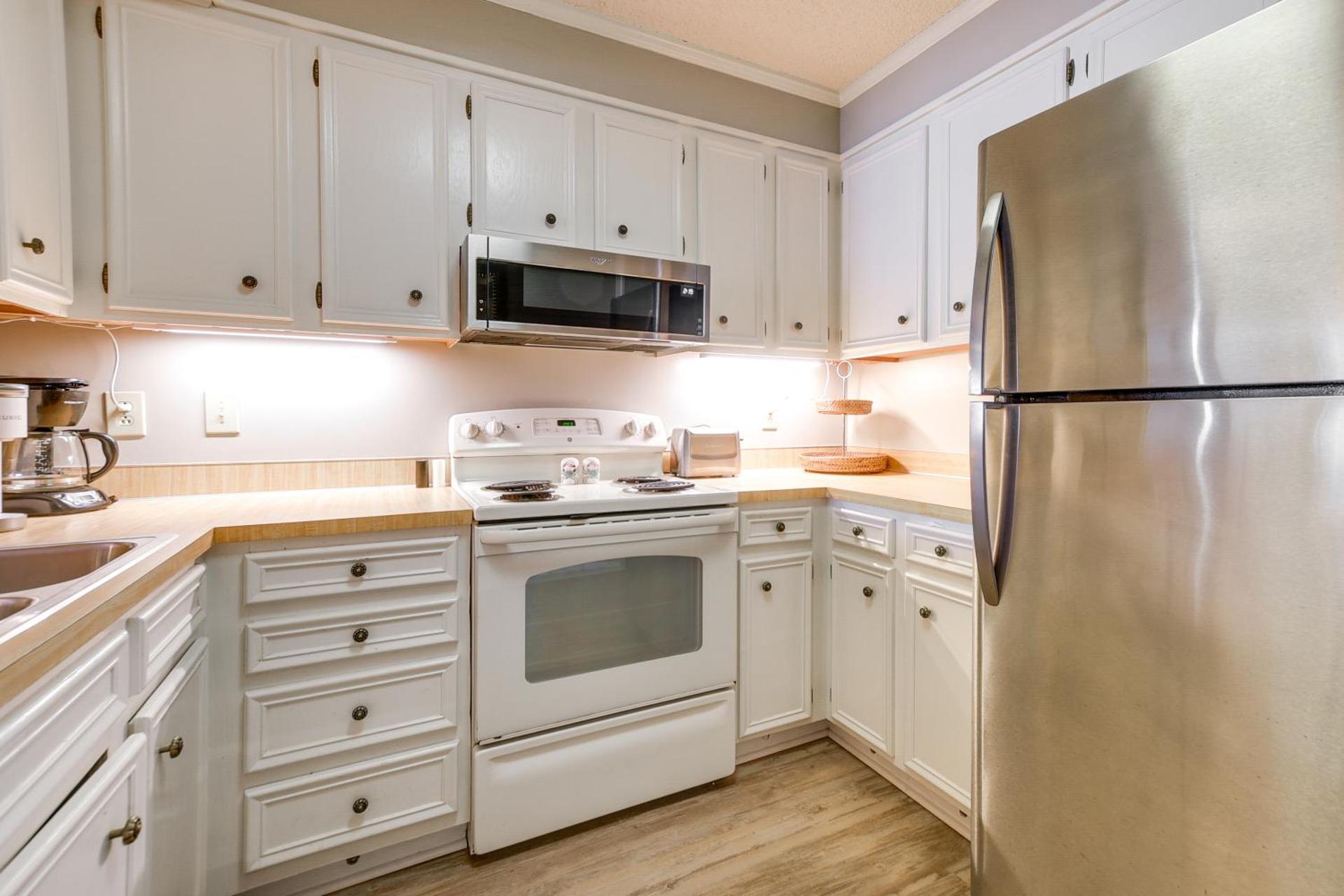 Walk to Coast North Myrtle Beach Condo with Pool!