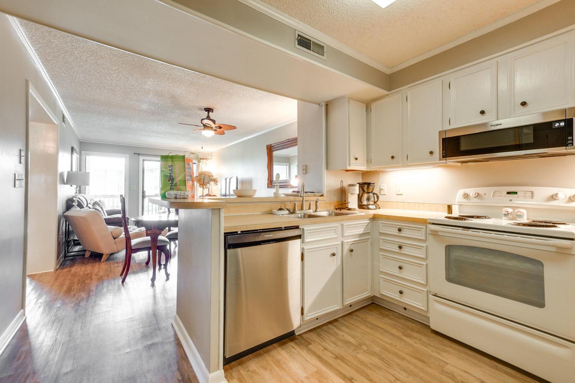 Walk to Coast North Myrtle Beach Condo with Pool!