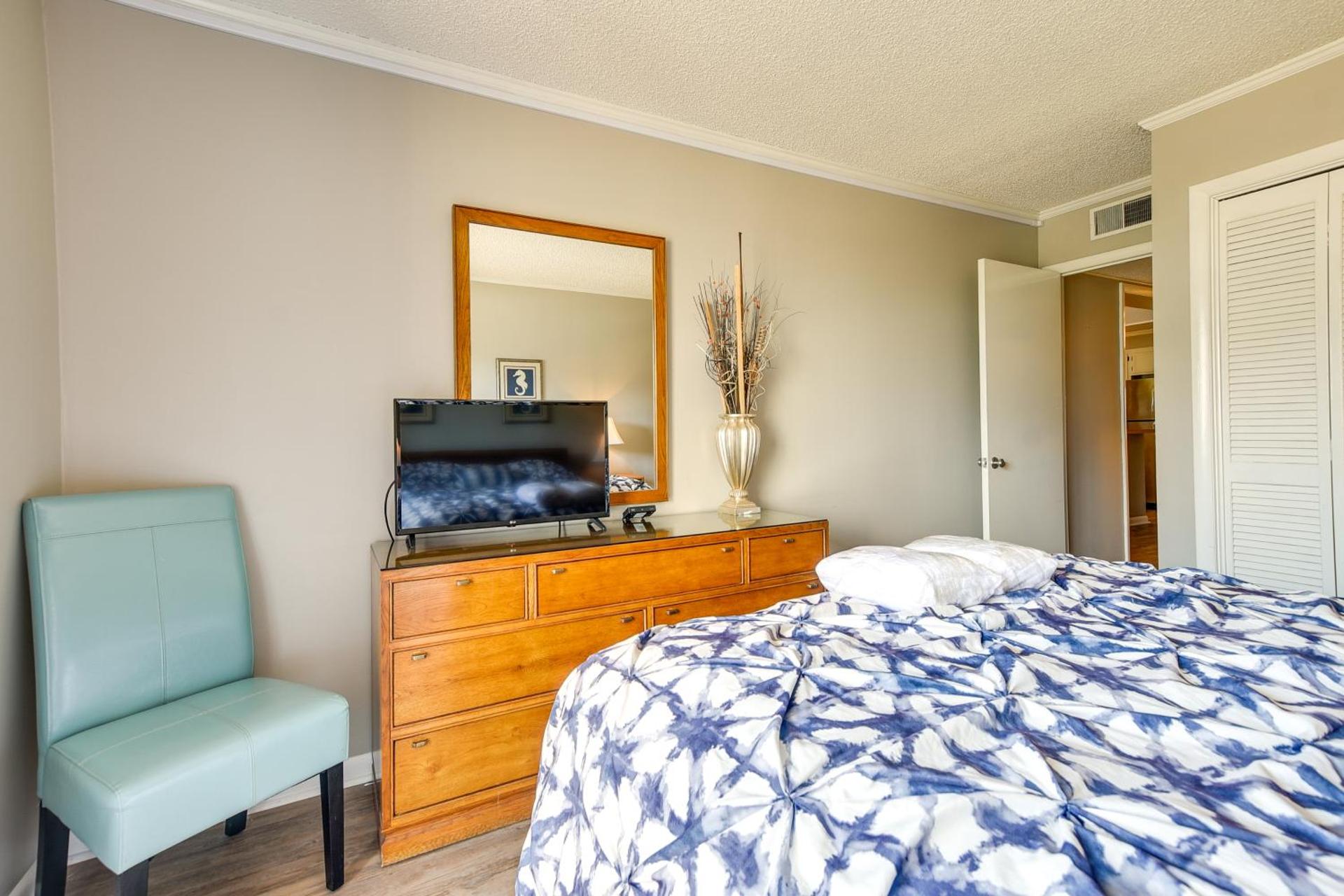 Walk to Coast North Myrtle Beach Condo with Pool!