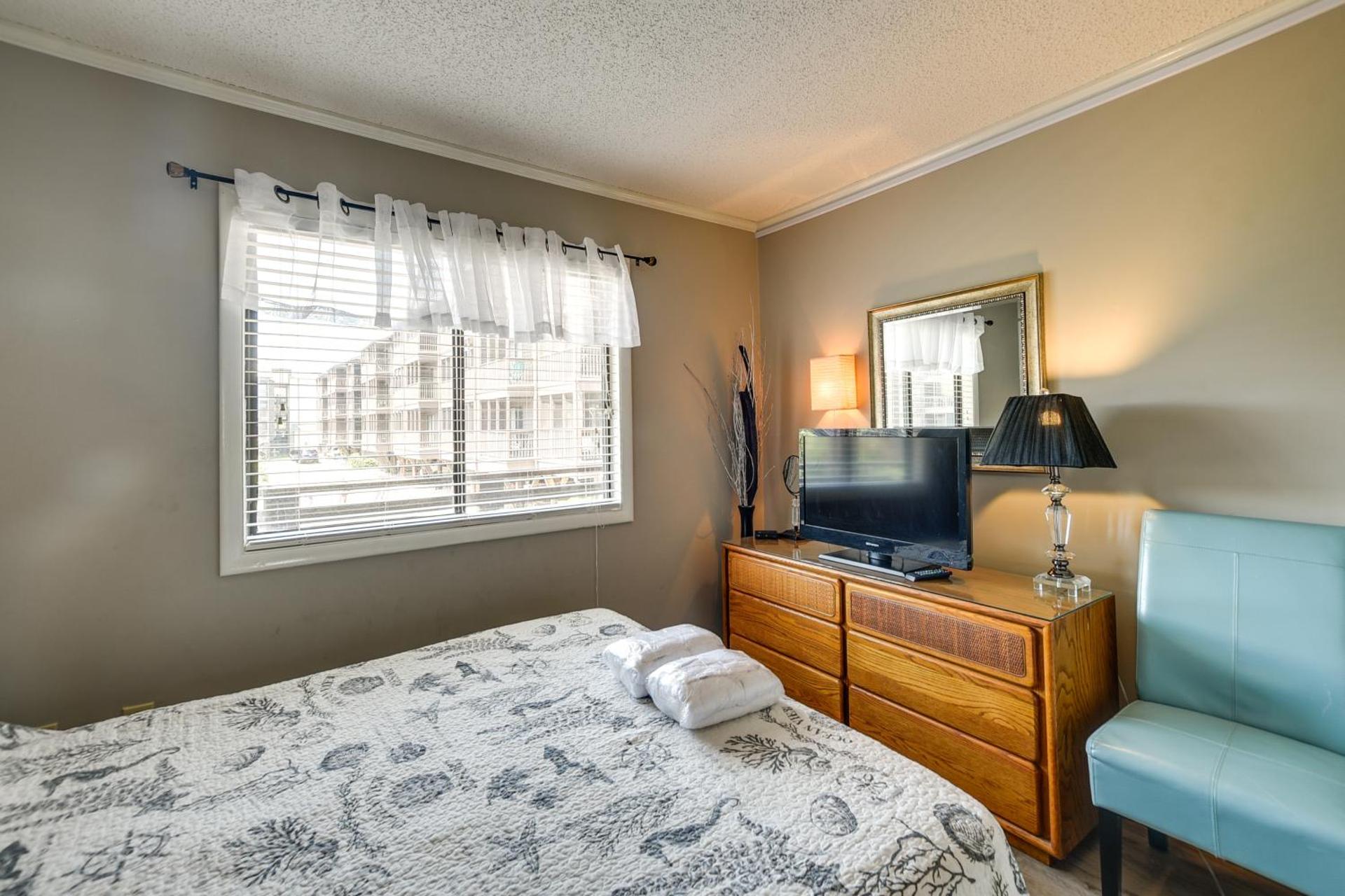 Walk to Coast North Myrtle Beach Condo with Pool!