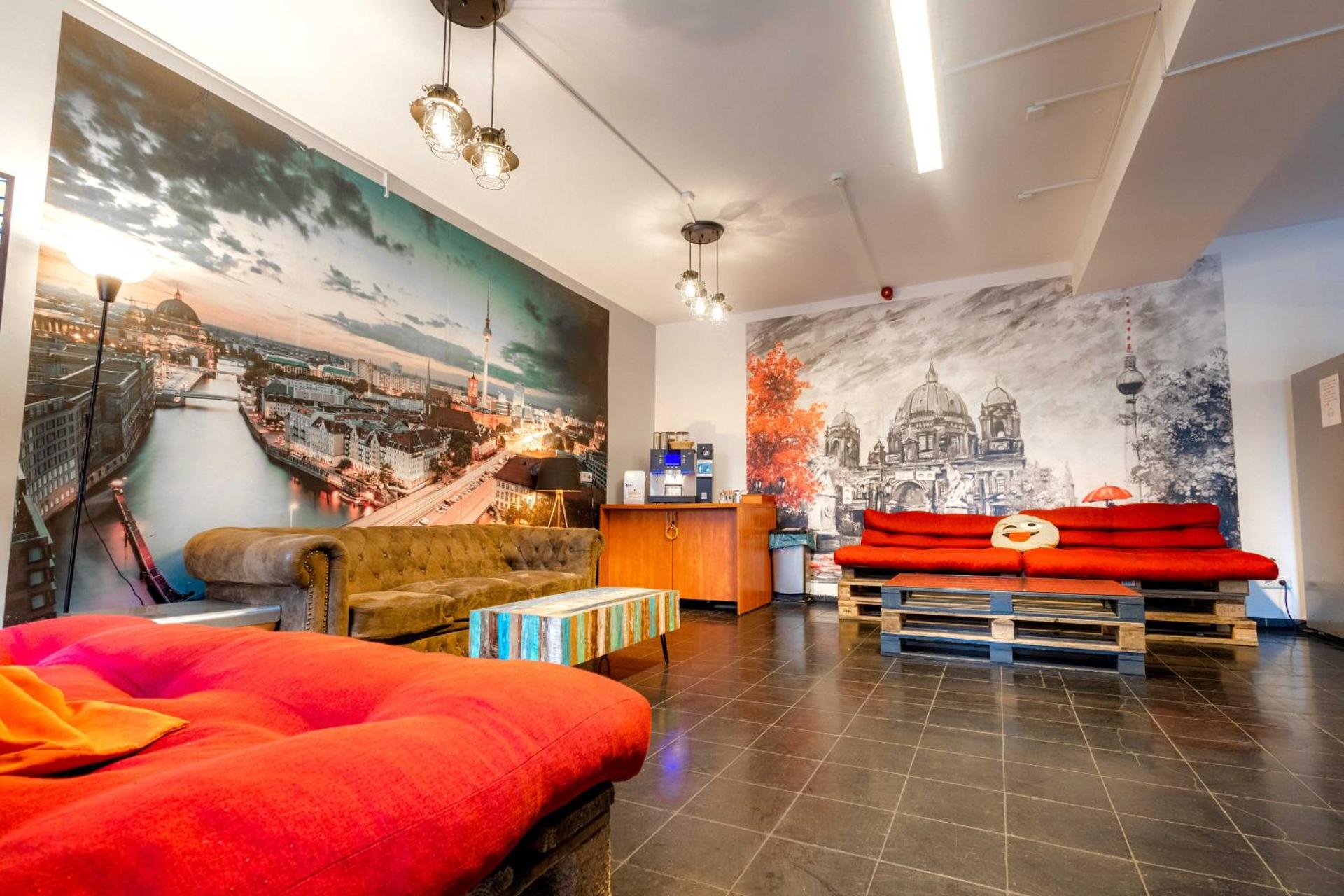 Communal lounge/ TV room