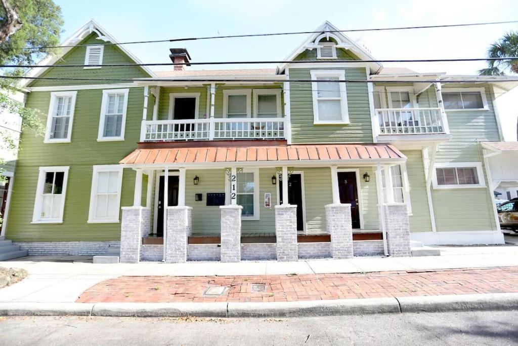 Cosy 3-Bedroom Downtown Walk to Convention Center