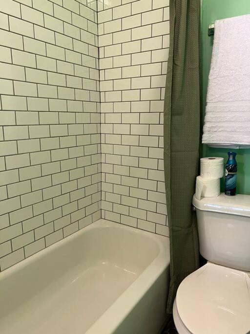 Cosy 3-Bedroom Downtown Walk to Convention Center