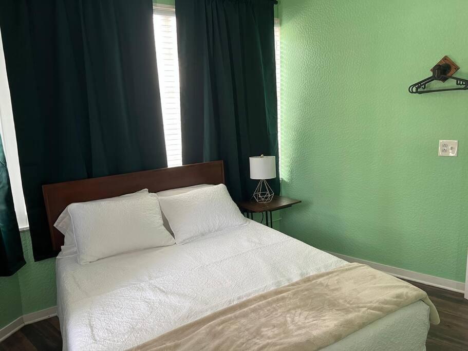 Cosy 3-Bedroom Downtown Walk to Convention Center