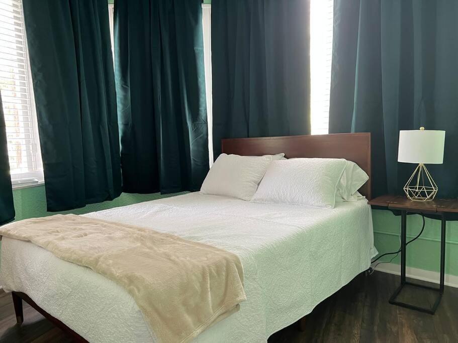 Cosy 3-Bedroom Downtown Walk to Convention Center