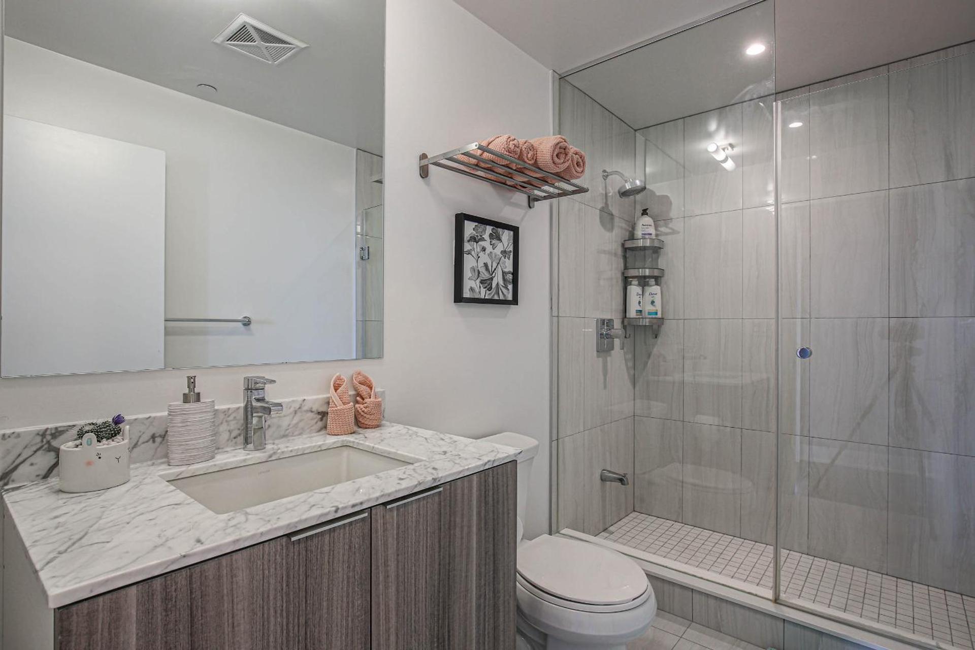 Luxury view in Toronto Downtown 3 Bedroom 2.5 Bathroom 1 Parking