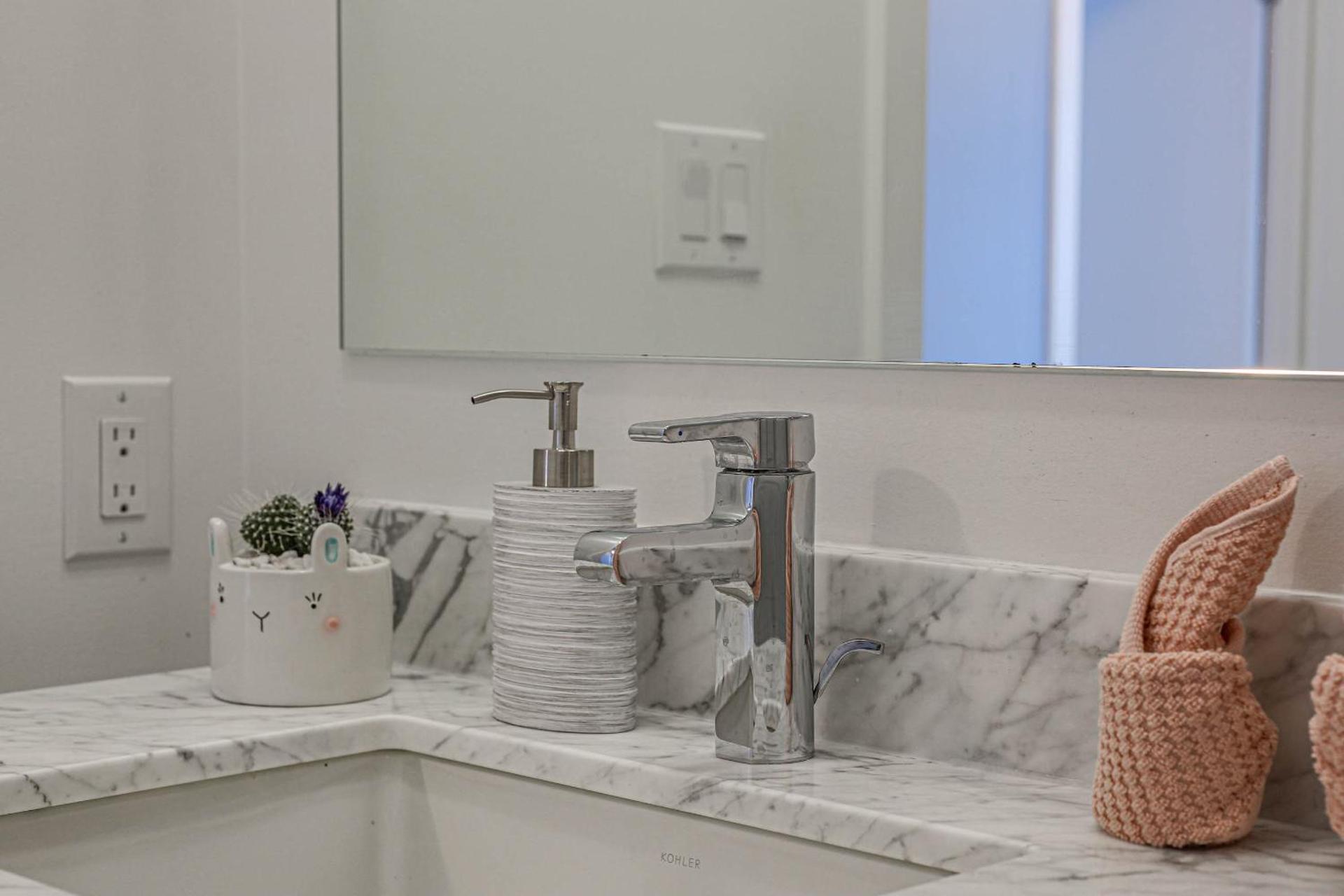 Luxury view in Toronto Downtown 3 Bedroom 2.5 Bathroom 1 Parking