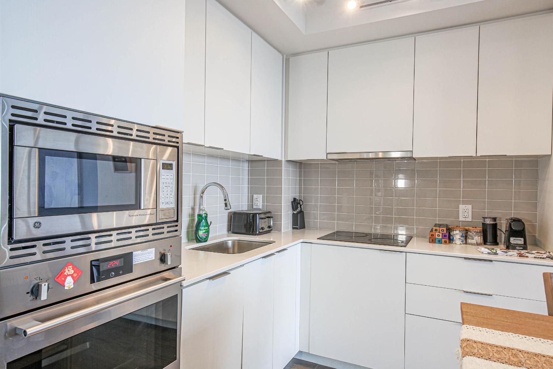 Luxury view in Toronto Downtown 3 Bedroom 2.5 Bathroom 1 Parking