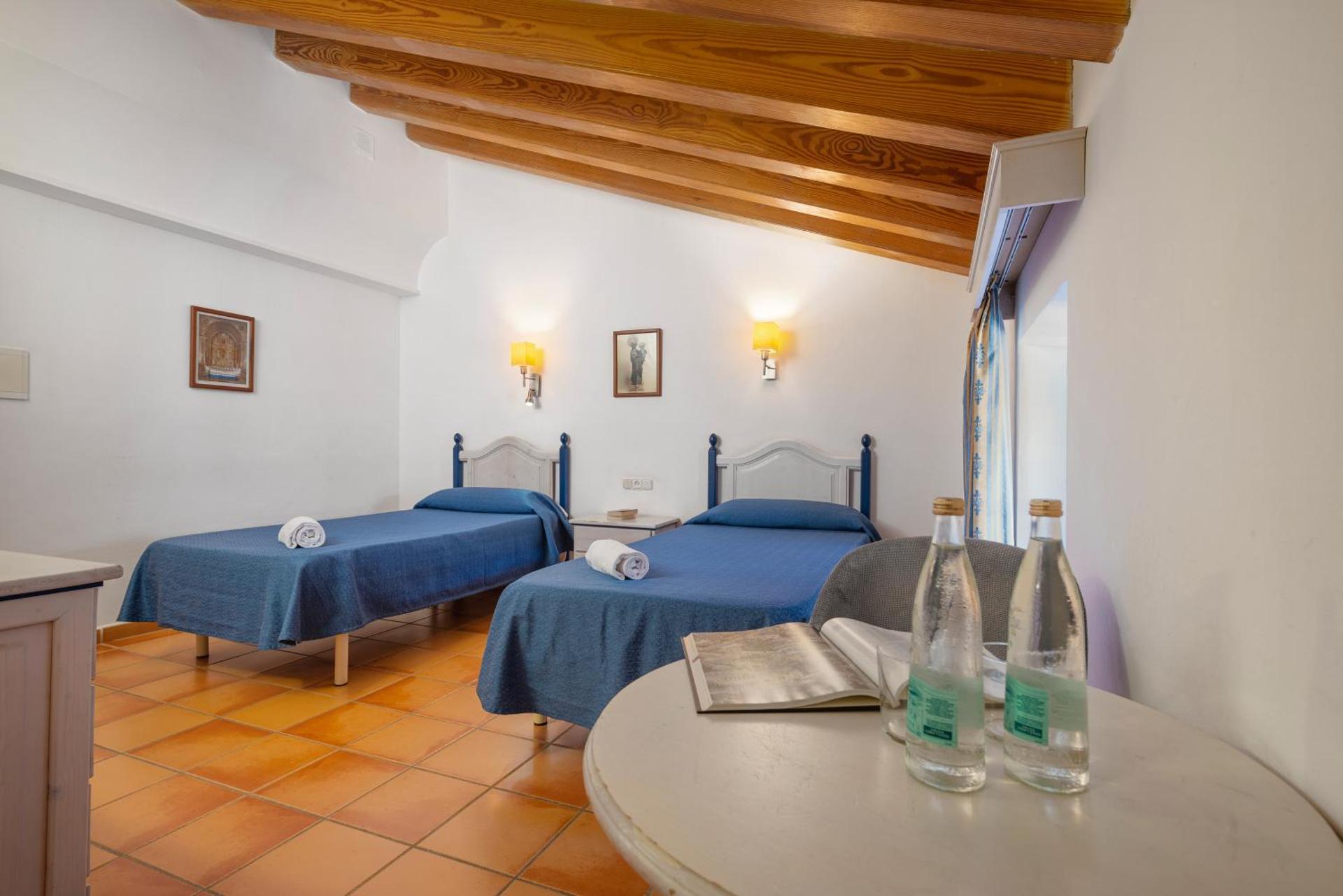 Twin Room (2 Adults) 