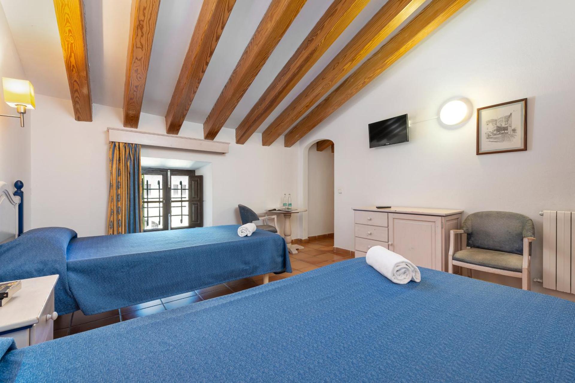 Twin Room (2 Adults) 