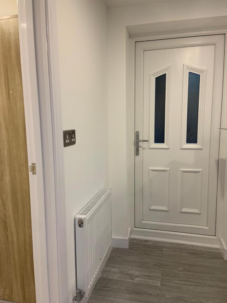 CozyNest 2BR Modern Property with Parking